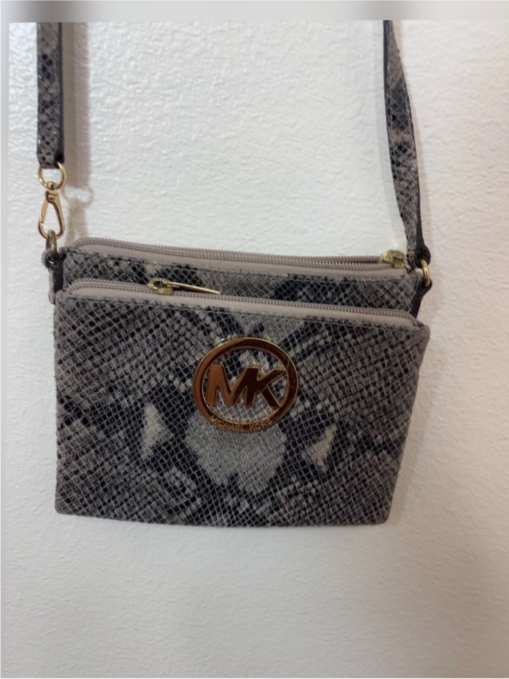 Michael Kors Snake-Print Gray Crossbody with Gold MK Emblem - Picture 3 of 8